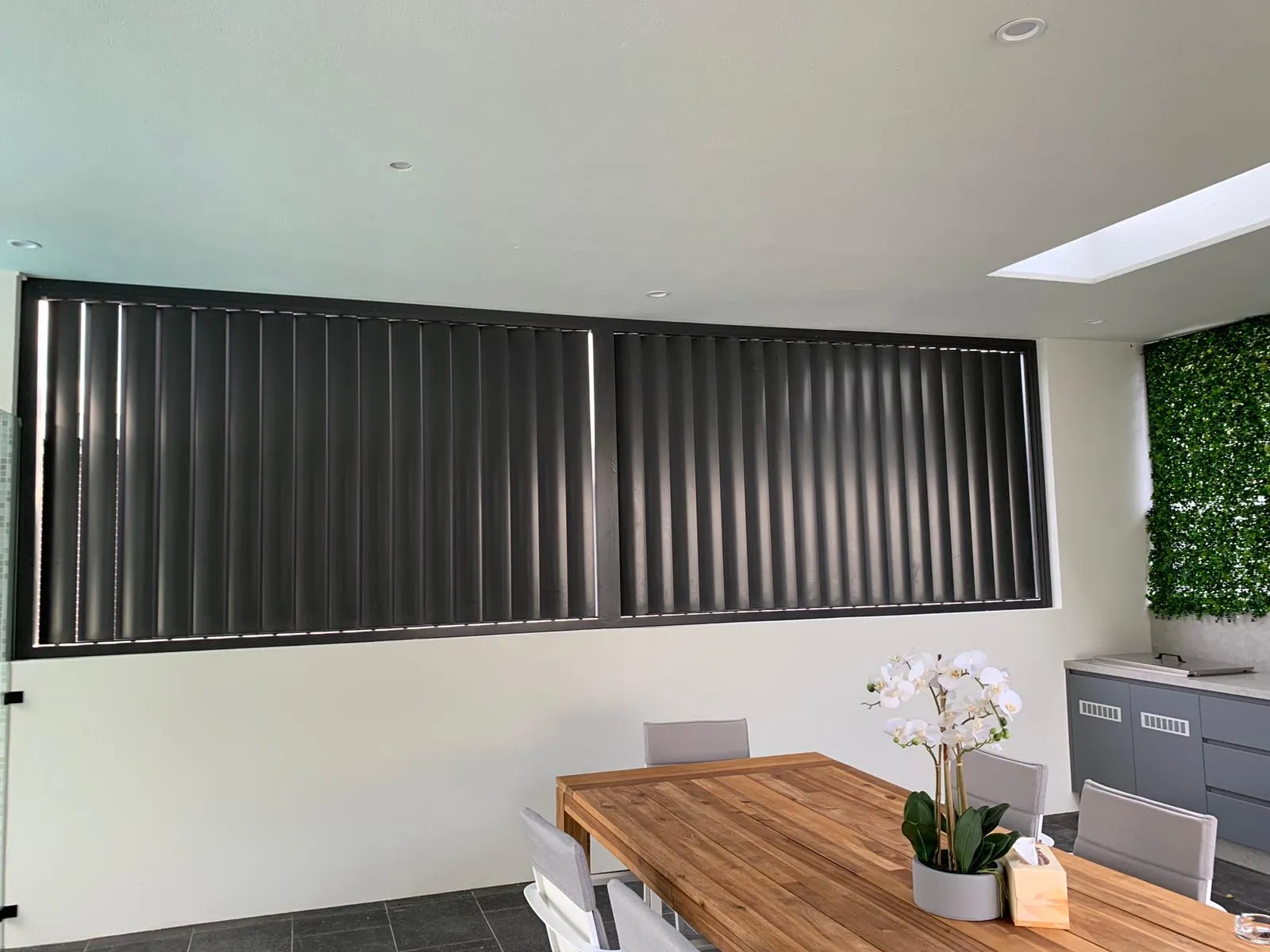 louvres banner